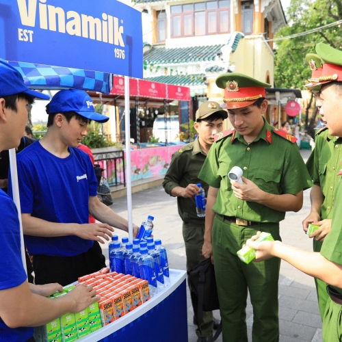 Vinamilk hỗ trợ 40.000 sản phẩm dinh dưỡng cho chương trình “Tổ quốc bình yên”