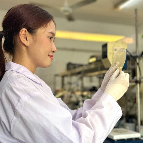 Cử nhân Phạm Thanh Hoa phát triển màng khử mặn từ vỏ trấu
