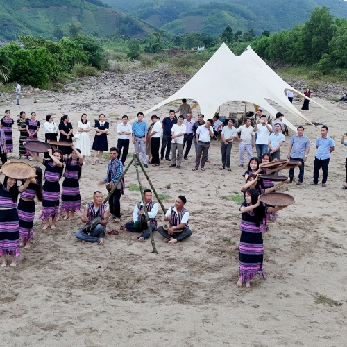 Khai trương điểm du lịch cộng đồng Chinh Camping Sông Re ở xã Ba Vì 