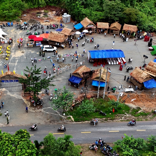  Khai mạc phiên chợ vùng cao “Hương vị Ba Vì - Sắc màu ẩm thực H’re”