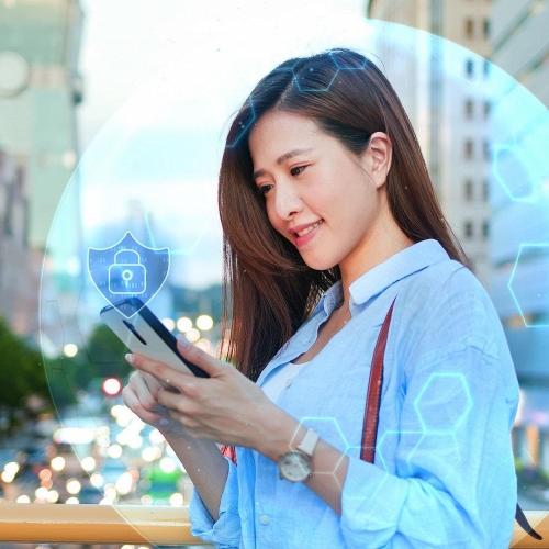 Lá chắn số cho phụ nữ: Biết dùng AI, biết tự bảo vệ mình