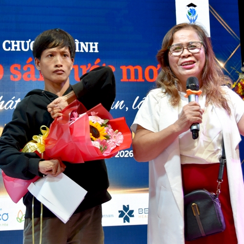 Cô giáo hơn 45 năm tận tụy gắn bó với nghề dạy trẻ khuyết tật 