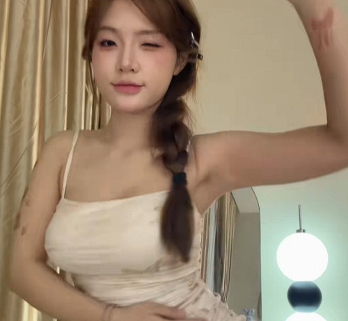 Lanh xinh yêu đăng clip vũ đạo mới, dàn fan nam 'đổ rầm rầm', tán dương vóc dáng 'đỉnh cực'