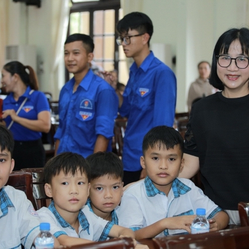 “Nâng bước đến trường” mùa thứ VI tiếp sức những ước mơ đến trường của học sinh khó khăn tại Lâm Đồng