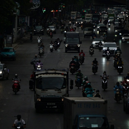 Cảnh tượng hiếm thấy ở Hà Nội lúc 9h sáng