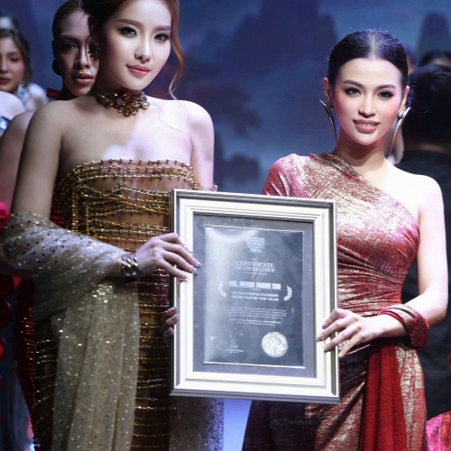 Hoa hậu Bùi Diễm Kha trình diễn Vedette cho BADBISS tại Philippines Fashion Summit