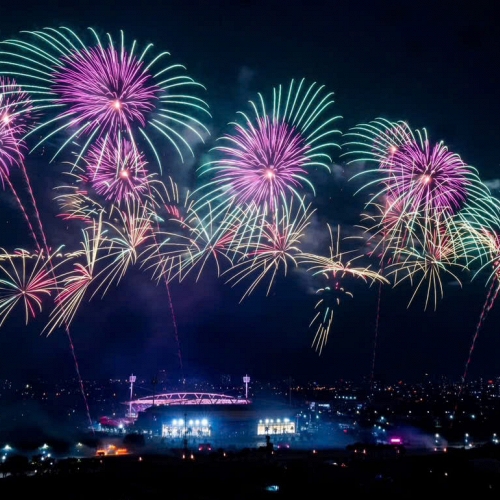 Pháo hoa rực sáng bầu trời Hà Nội, lan tỏa niềm tin và khí thế mới mừng Đại hội XIV của Đảng thành công