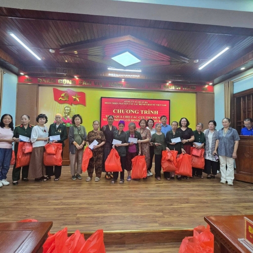 Những nữ nhà báo bền bỉ nối những nhịp cầu yêu thương