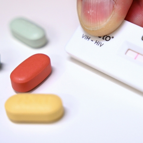 Một loại thuốc viên mới điều trị HIV cho hiệu quả tích cực trong thử nghiệm đầu tiên trên người