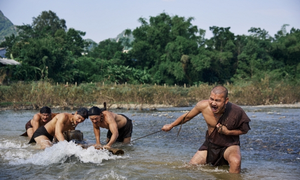 Cảnh tượng hơn 100 mỹ nam đóng khố, nhuộm răng đen và xăm mình đang gây bão: Visual đỉnh cao, body vô cùng ‘mã chiến’ 