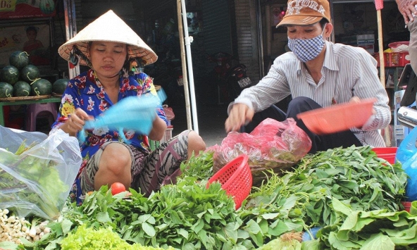 Vinmart, Big C, Co.opmart tiếp tục giảm giá thịt heo, gà, bò
