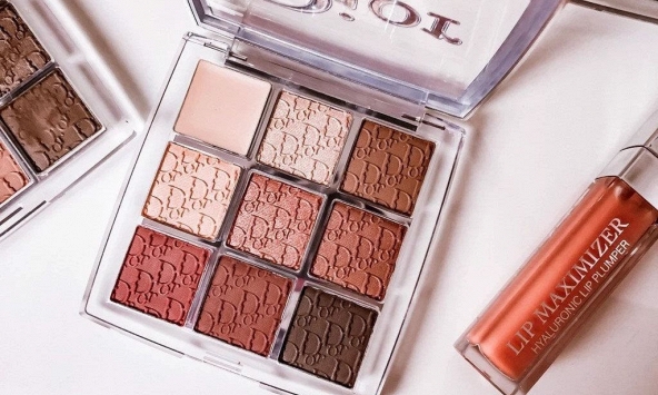 Top 6 bảng phấn mắt 'gây bão' trong năm 2021