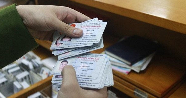 Chính thức dừng cấp CMND và thẻ căn cước mã vạch
