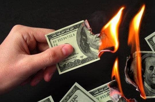 Bloomberg: Sự sụp đổ của đồng USD mới chỉ bắt đầu