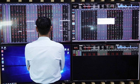 VN-Index 'đổ đèo' mất tiếp 39 điểm vì nhà đầu tư bán tháo theo phong trào