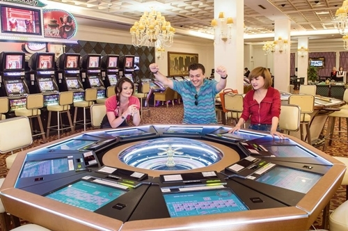 Chủ casino lớn nhất Quảng Ninh lỗ 82 tỷ đồng, cổ phiếu tăng trần 12 phiên liên tiếp