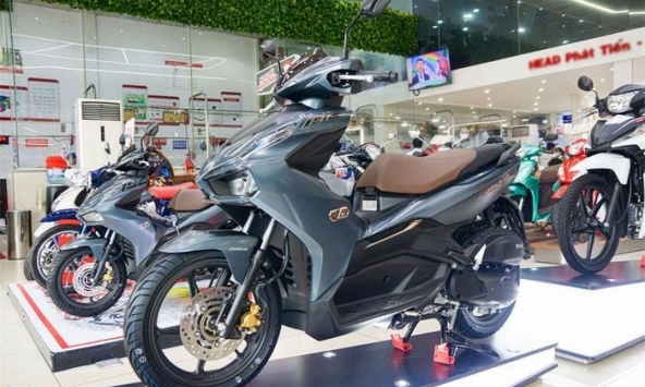 Xe máy ồ ạt giảm giá, kích cầu cuối năm