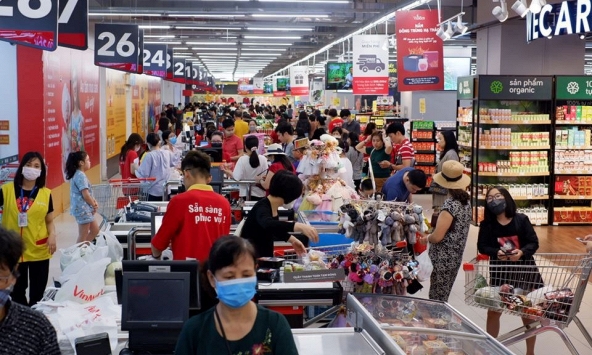 Hàng Tết dồi dào, nhiều siêu thị 'tung'' khuyến mãi dịp cuối năm