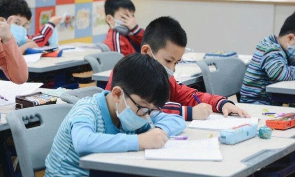 Nhiều trường tại Hà Nội cho học sinh nghỉ học sau khi xuất hiện nhiều ca mắc COVID-19