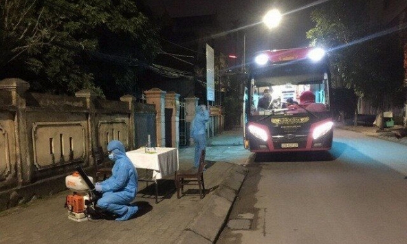 COVID-19: Nghệ An cách ly xe khách 24 người có ca F1; Quảng Ninh phạt 4 người 100 triệu đồng do vi phạm cách ly