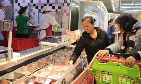 Hàng hóa gần Tết dồi dào, giá nhiều loại thực phẩm tiếp tục giảm mạnh