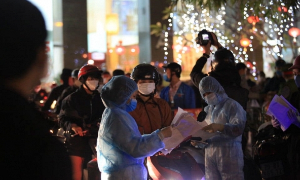 Hà Nội phong tỏa chung cư 88 Láng Hạ vì có bệnh nhân dương tính với COVID-19