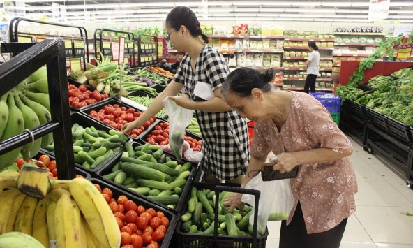 Các điểm bán lẻ, siêu thị liên tục khuyến mãi, giảm giá dịp cuối năm