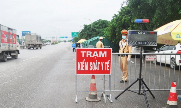 Nhiều tỉnh, thành miền Tây lập chốt đo thân nhiệt trên quốc lộ