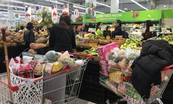 Các siêu thị tiếp tục khuyến mãi cho khách hàng