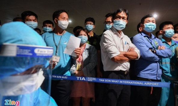 COVID-19: Chưa phát hiện nguồn lây tại sân bay Tân Sơn Nhất, Hà Nội phát hiện thêm 2 ca