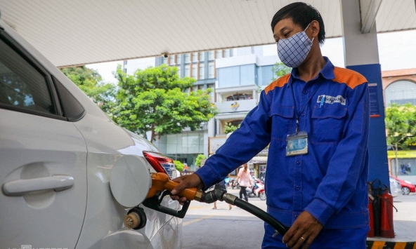 Giá xăng  tiếp tục tăng mạnh vào ngày mai?
