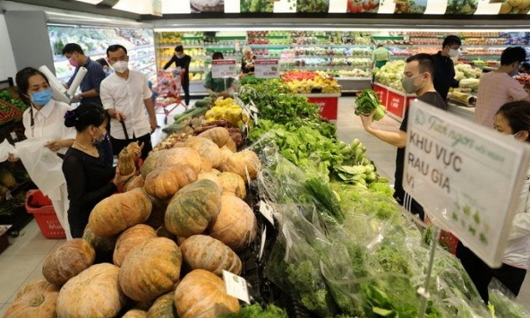 Tăng sản lượng, các loại thực phẩm giảm giá mạnh tại các siêu thị ở TP.HCM