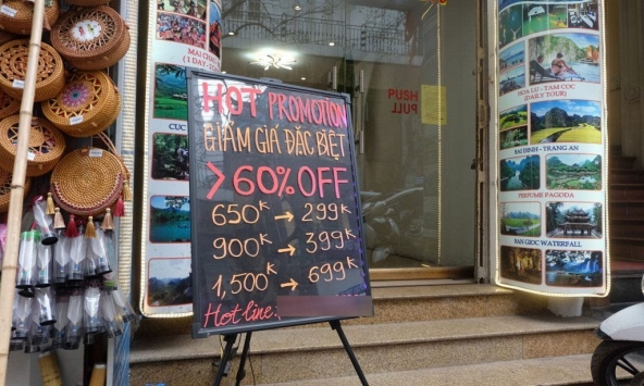 COVID-19 tiếp tục 'giáng đòn' vào kỳ vọng phục hồi của khách sạn