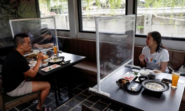 Hàng ăn phục vụ trong nhà tại Hà Nội được phép mở cửa, nếu đảm bảo giãn cách 2 mét