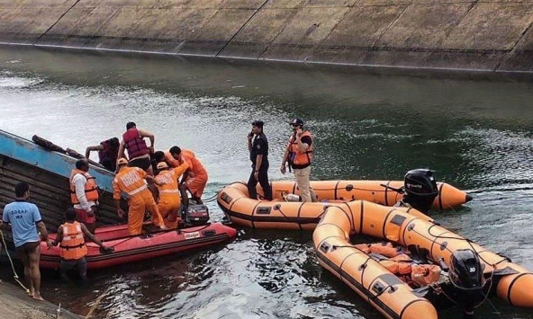 Xe buýt lao xuống kênh khiến gần 40 người thiệt mạng ở Ấn Độ