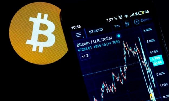 Bitcoin lập kỷ lục lịch sử, vượt 52.000 USD