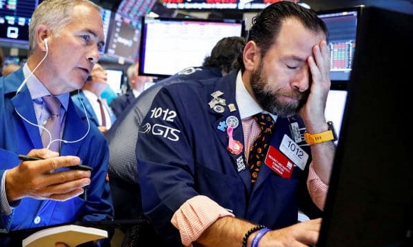 Chứng khoán Mỹ giảm kỷ lục trong bối cảnh thất nghiệp tăng cao