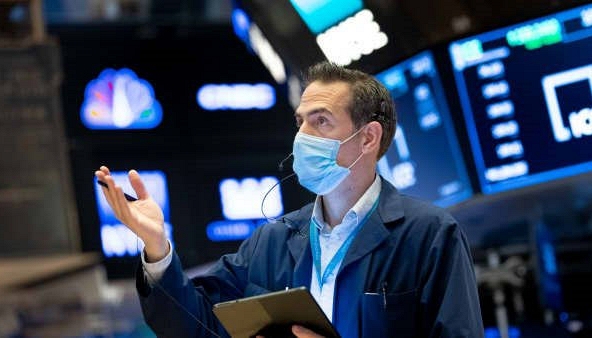 Cổ phiếu công nghệ sụt giảm, chứng khoán Mỹ đi xuống