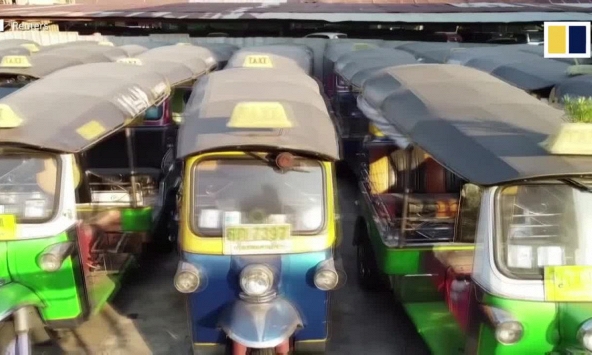 Hàng nghìn chiếc xe tuk tuk 'nằm phủ bụi' do dịch COVID-19