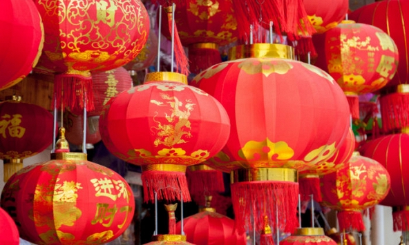 Bên trong ngôi làng làm đèn lồng cỡ lớn vào dịp Tết ở Trung Quốc