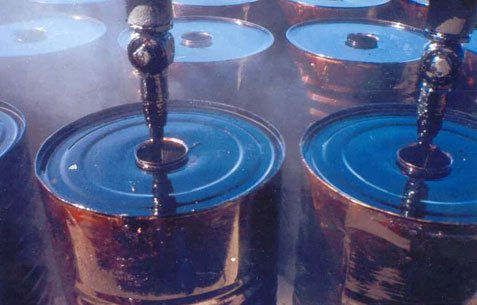 Giá dầu quay đầu giảm nhưng vẫn duy trì ở mức cao