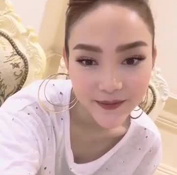 Cư dân mạng tiếc nuối với 'vẻ đẹp biến dạng' của ca sĩ Minh Hằng