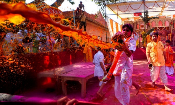 Bất chấp dịch COVID-19, người Ấn Độ vẫn tổ chức lễ hội Holi