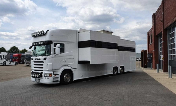 Bên trong 'ngôi nhà di động' khổng lồ đầy đủ tiện nghi như khách sạn