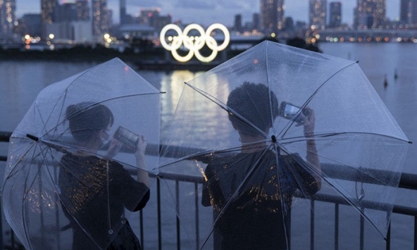 Biểu tượng Olympic được lắp đặt trở lại tại Vịnh Tokyo