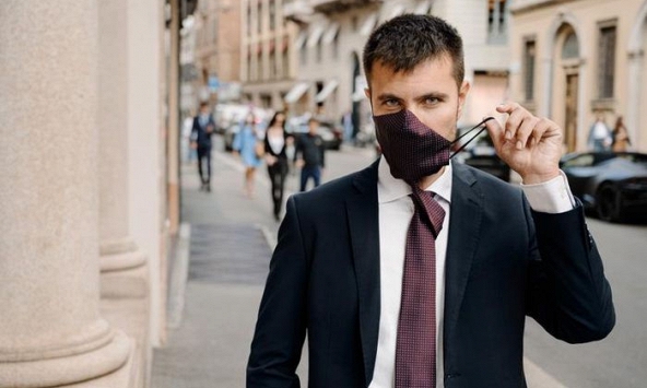 Cà vạt kiêm khẩu trang sành điệu tại Italy