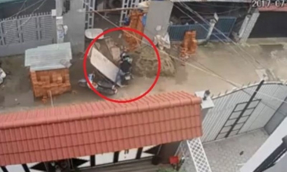 Cảnh giác: đối tượng mặc áo Grabbike chở đồng phạm đi trộm xe máy