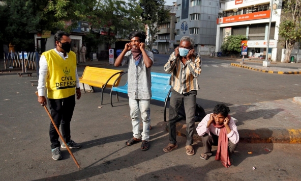 Cảnh sát Ấn Độ phạt người vi phạm lệnh phong toả như thế nào?