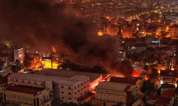 Cháy lớn tại nhà kho công ty dược phẩm Hà Tây