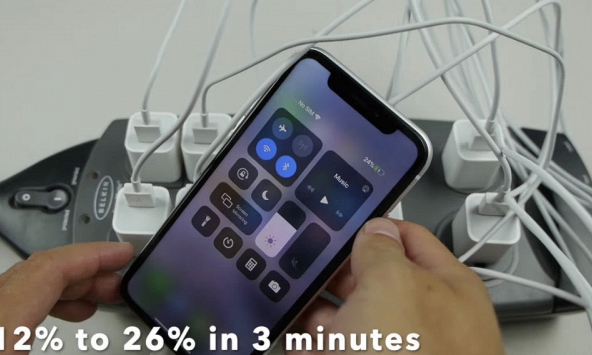 Chuyện gì sẽ xảy ra nếu cắm 10 cục sạc vào 1 chiếc iPhone?